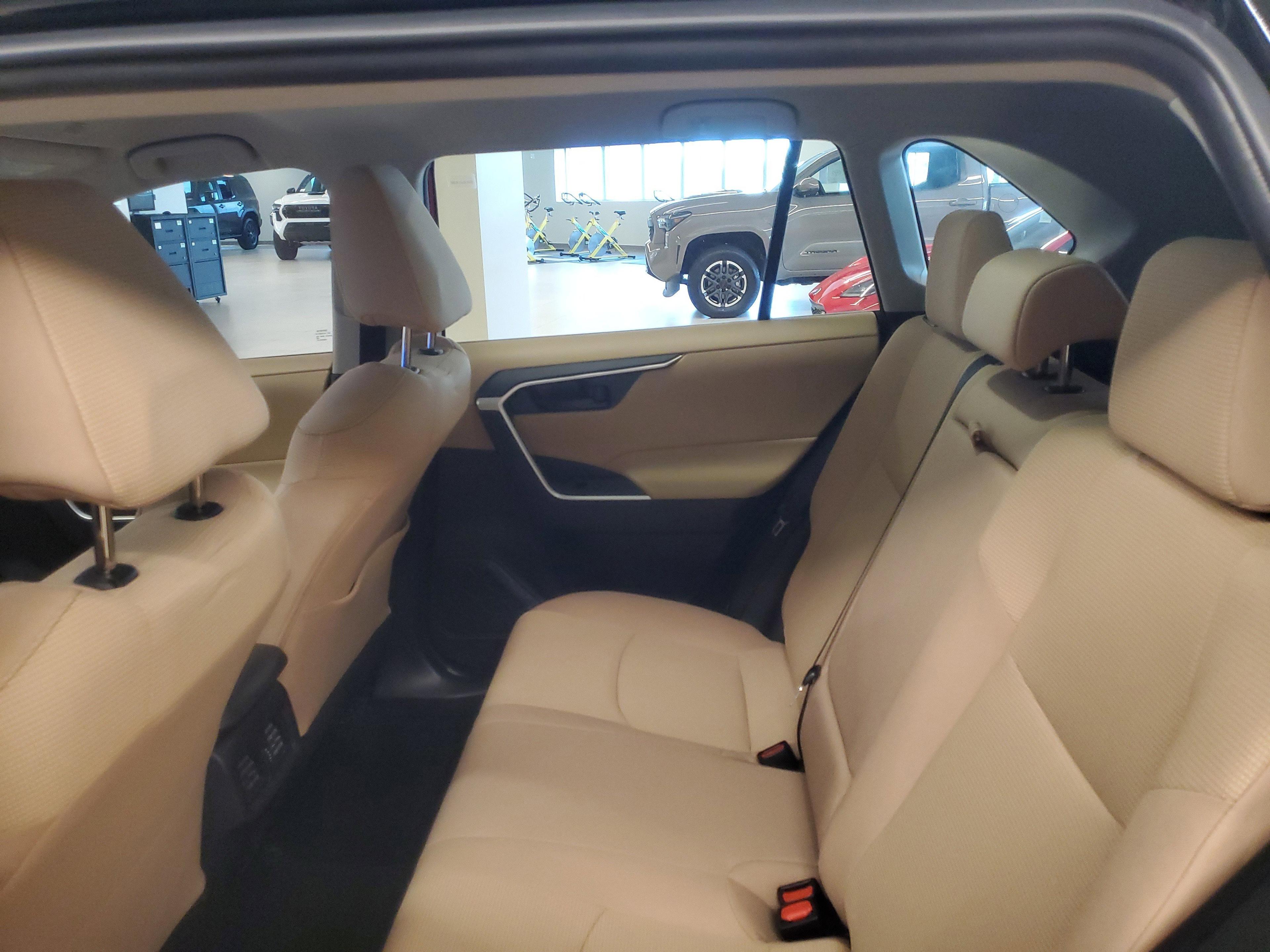 Toyota Rav4 Le Fwd - Thumbnail 11