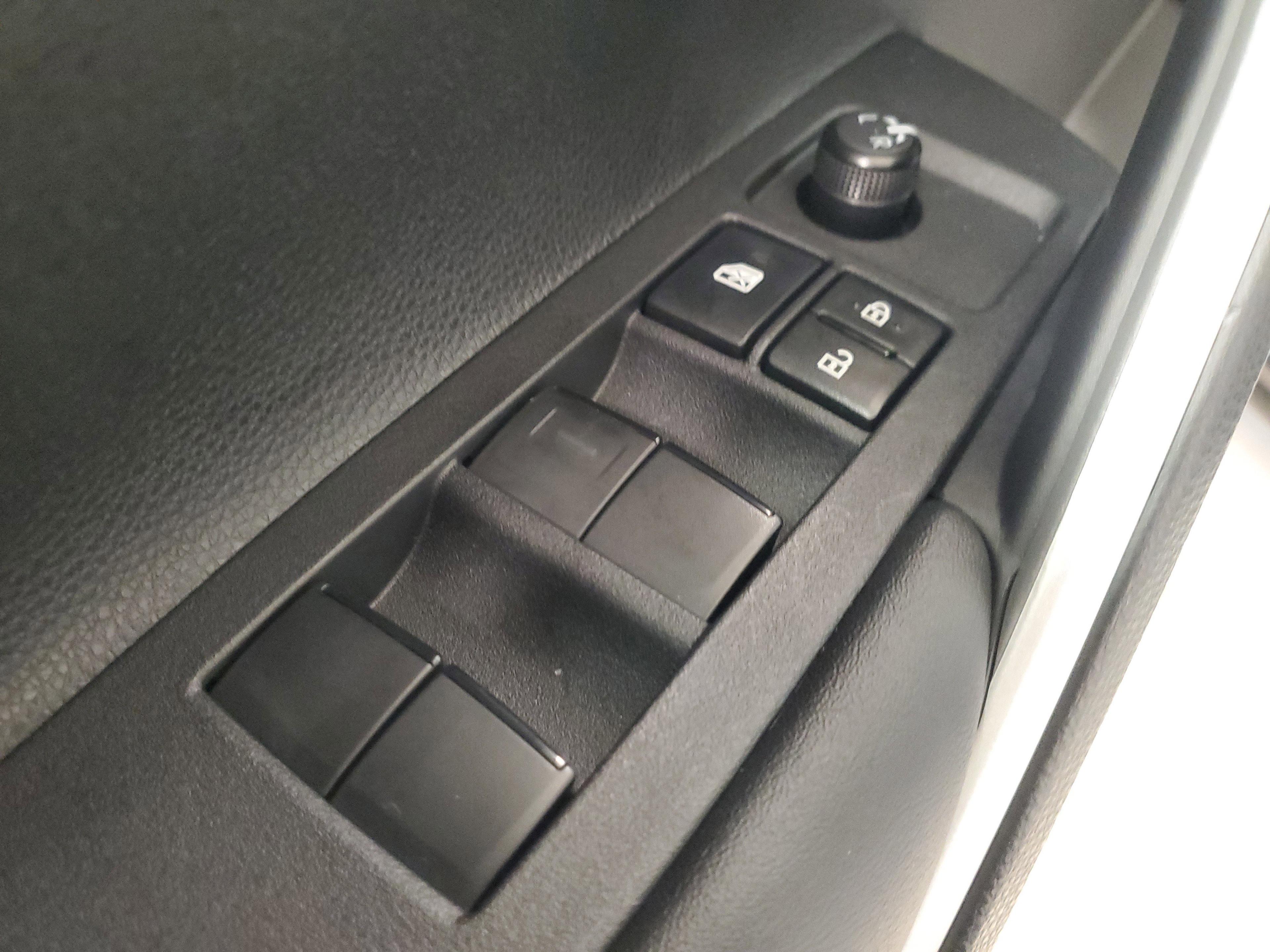 Toyota Corolla Cross Le Fwd Suv | Miami, Fl - Thumbnail 19