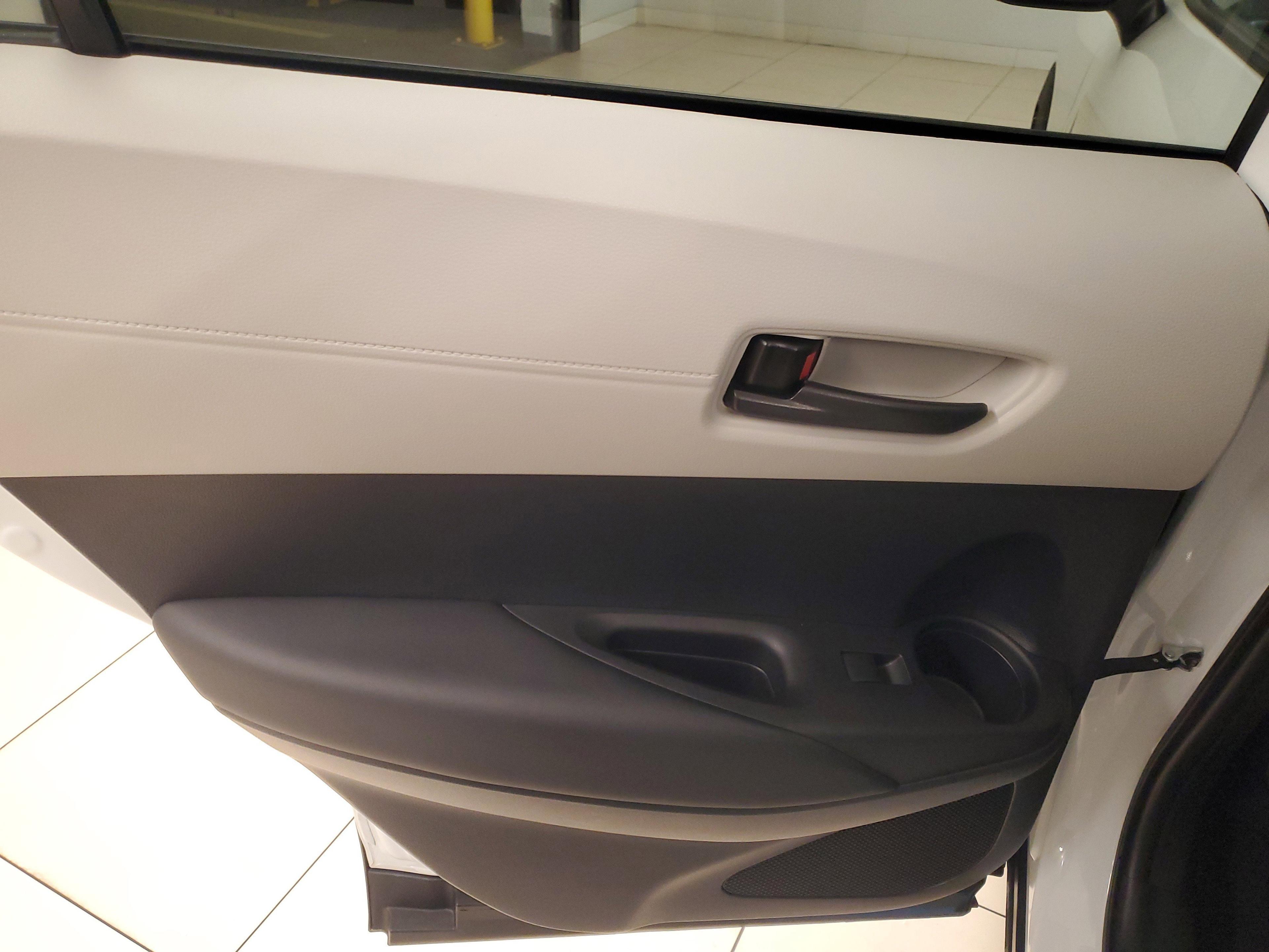 Toyota Corolla Cross Le Fwd Suv | Miami, Fl - Thumbnail 14