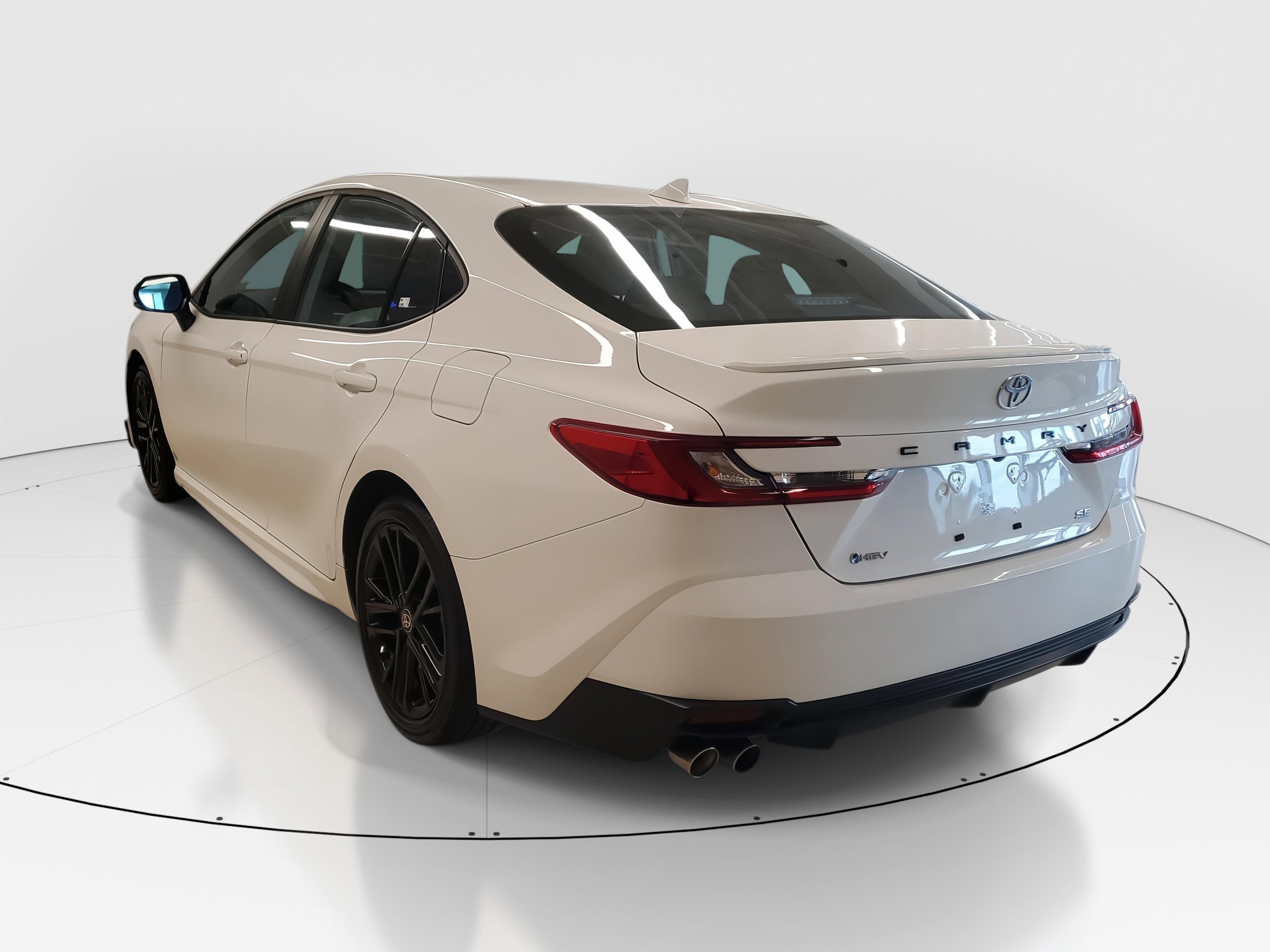 Toyota Camry Se Fwd - Thumbnail 6
