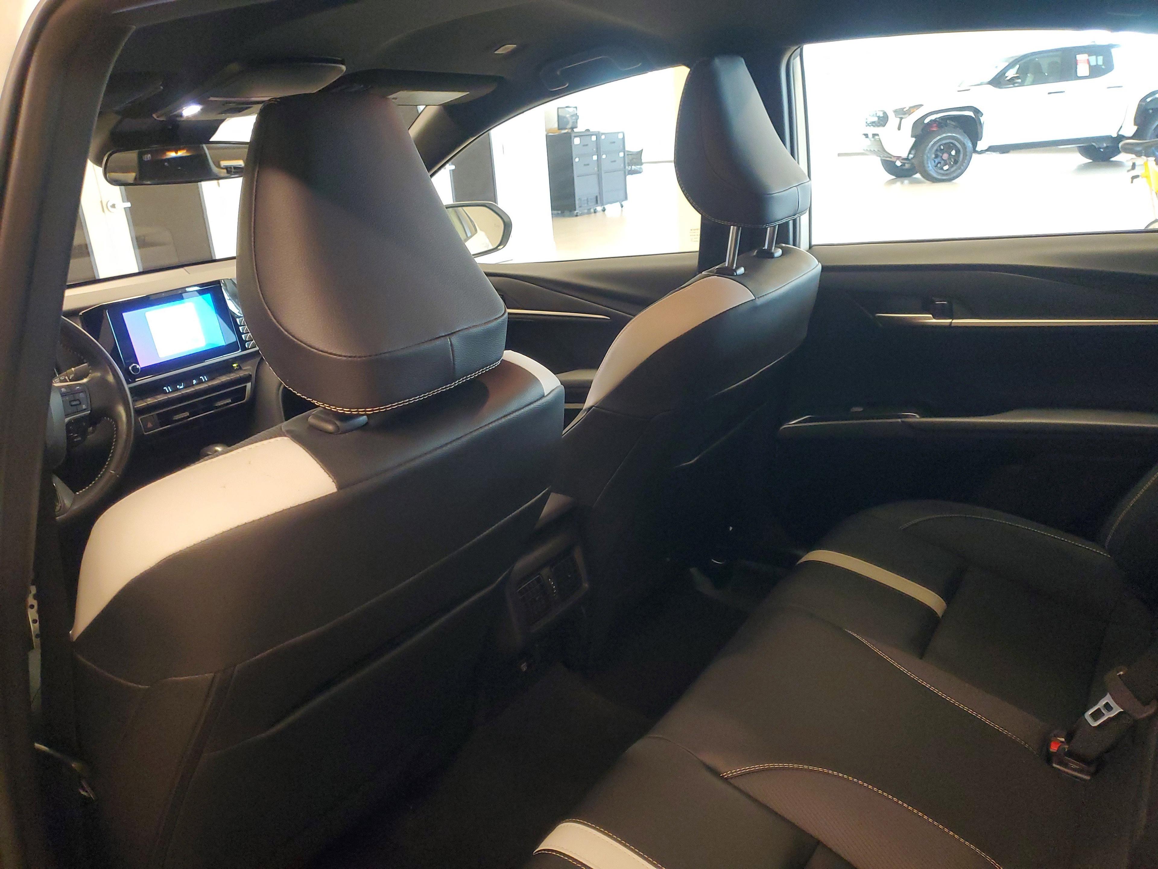 Toyota Camry Se Fwd - Thumbnail 12