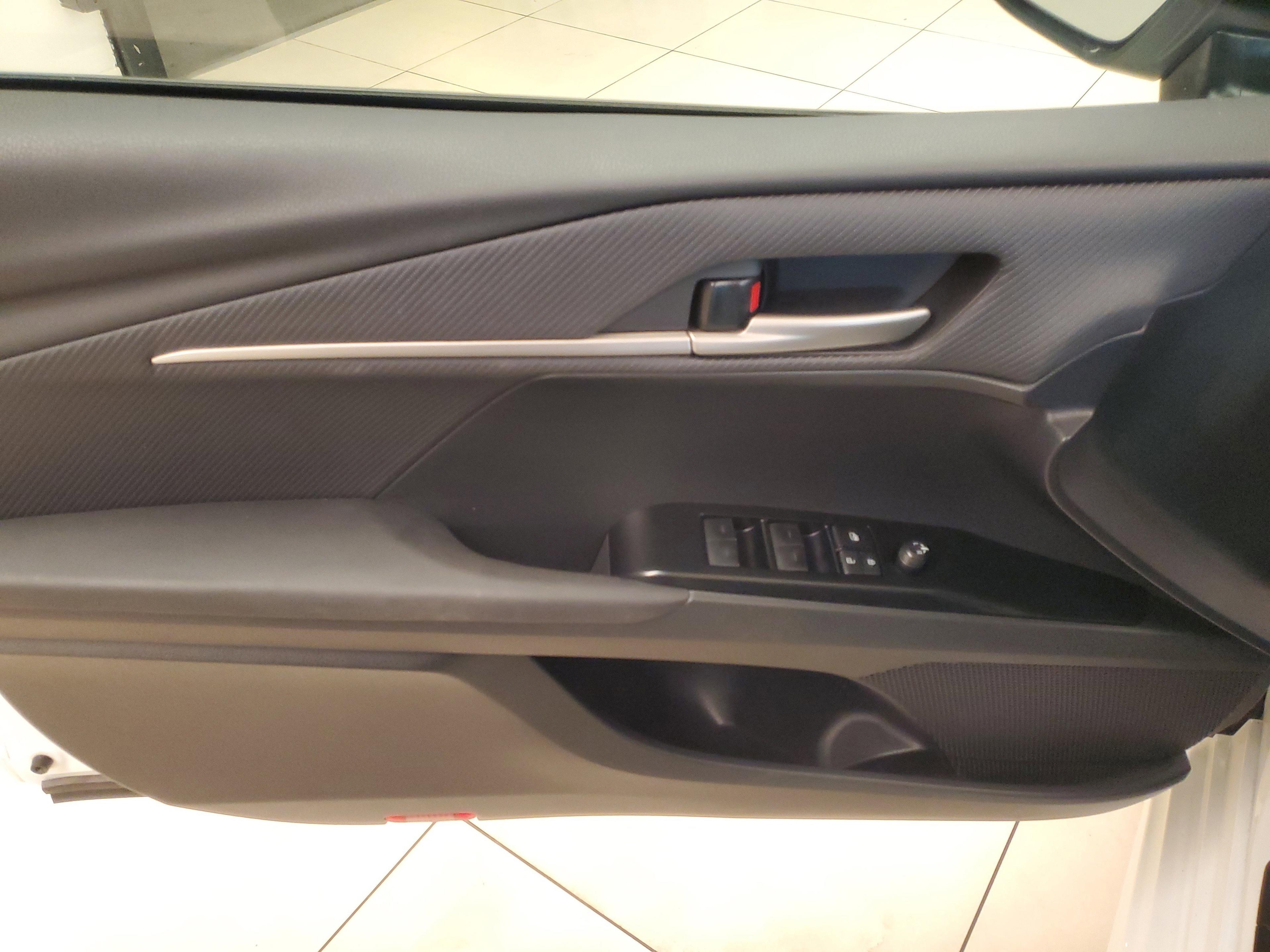 Toyota Camry Se Fwd - Thumbnail 18