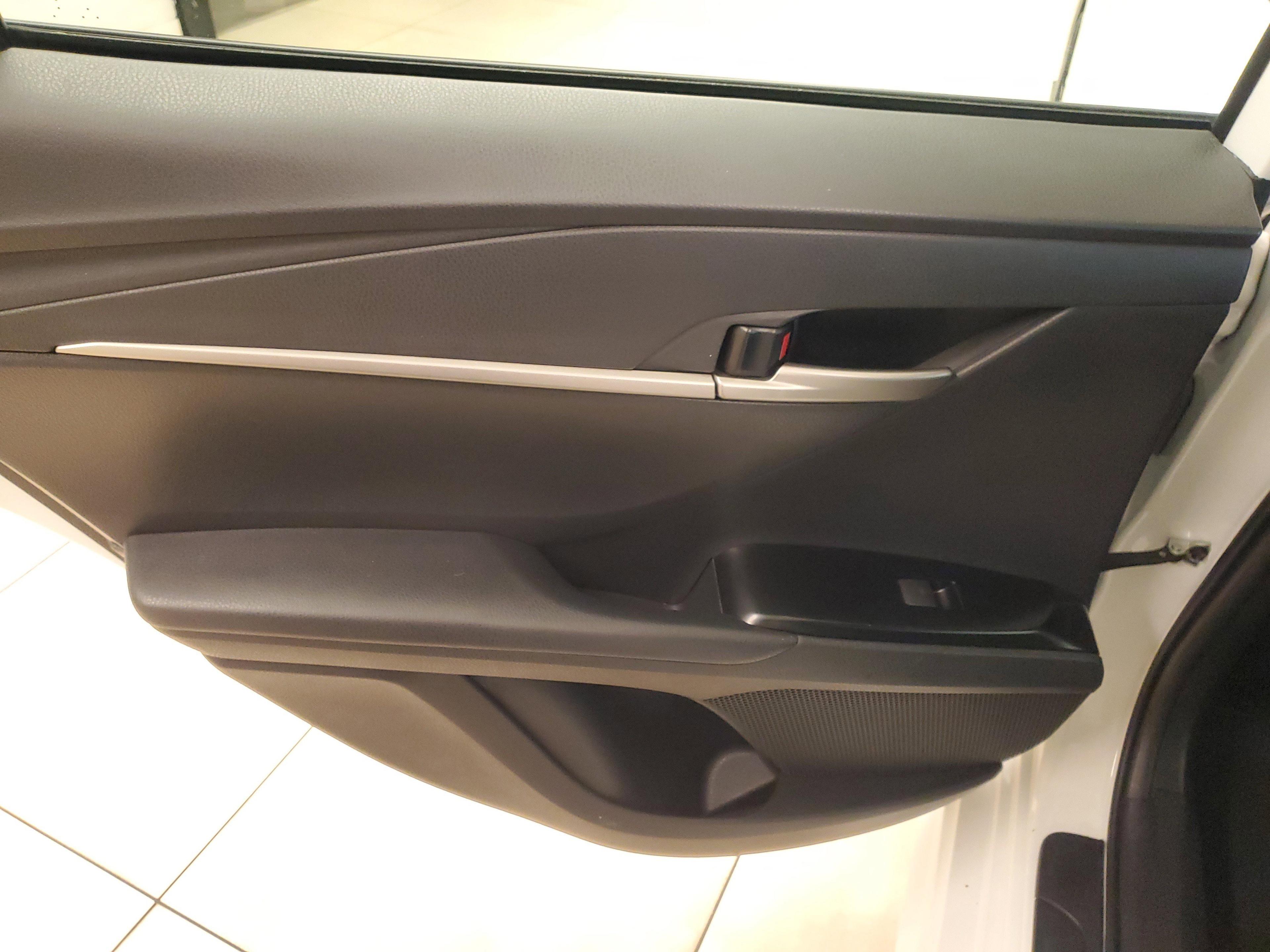 Toyota Camry Se Fwd - Thumbnail 14