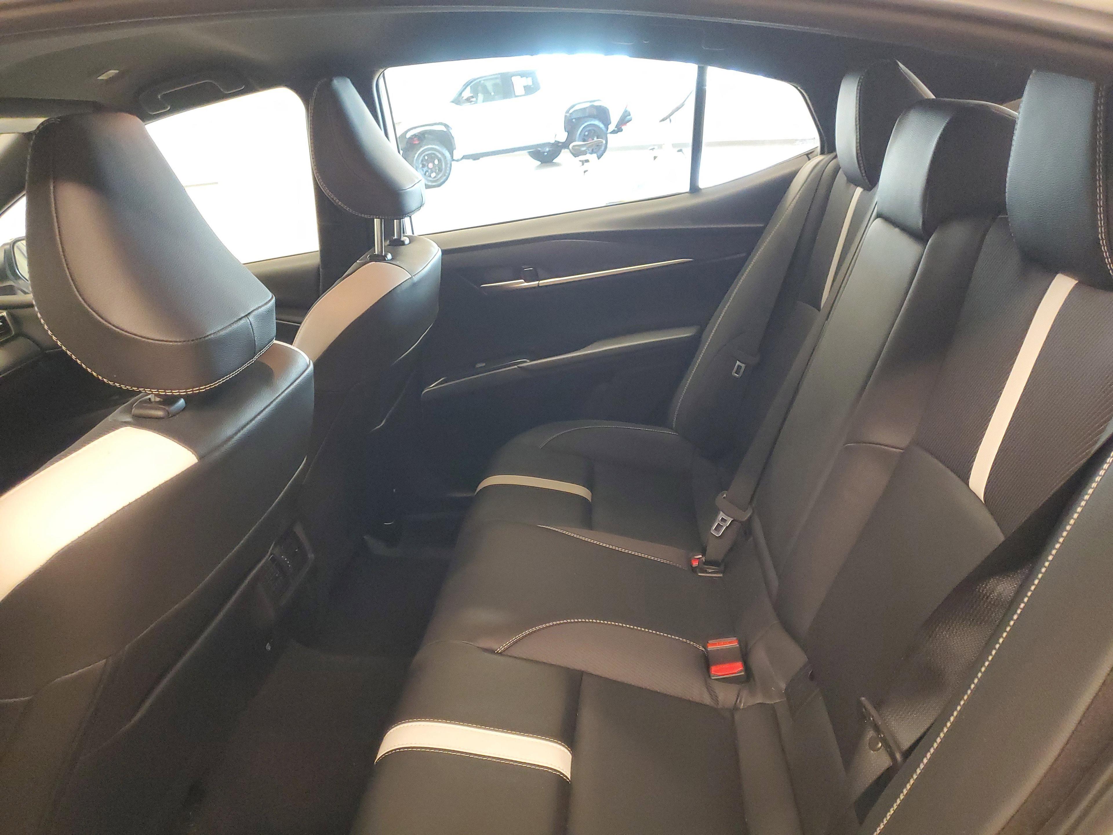 Toyota Camry Se Fwd - Thumbnail 11