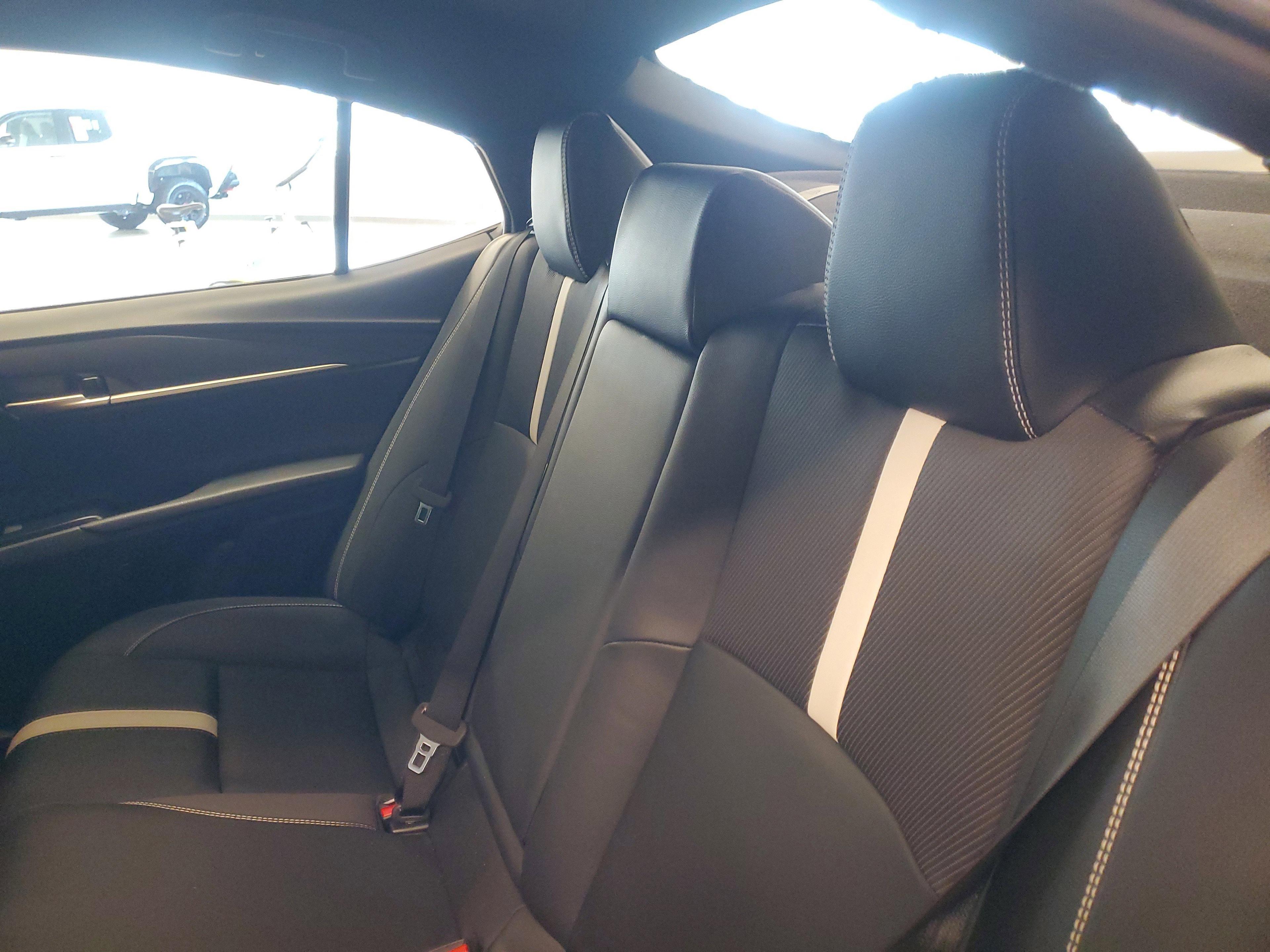 Toyota Camry Se Fwd - Thumbnail 13