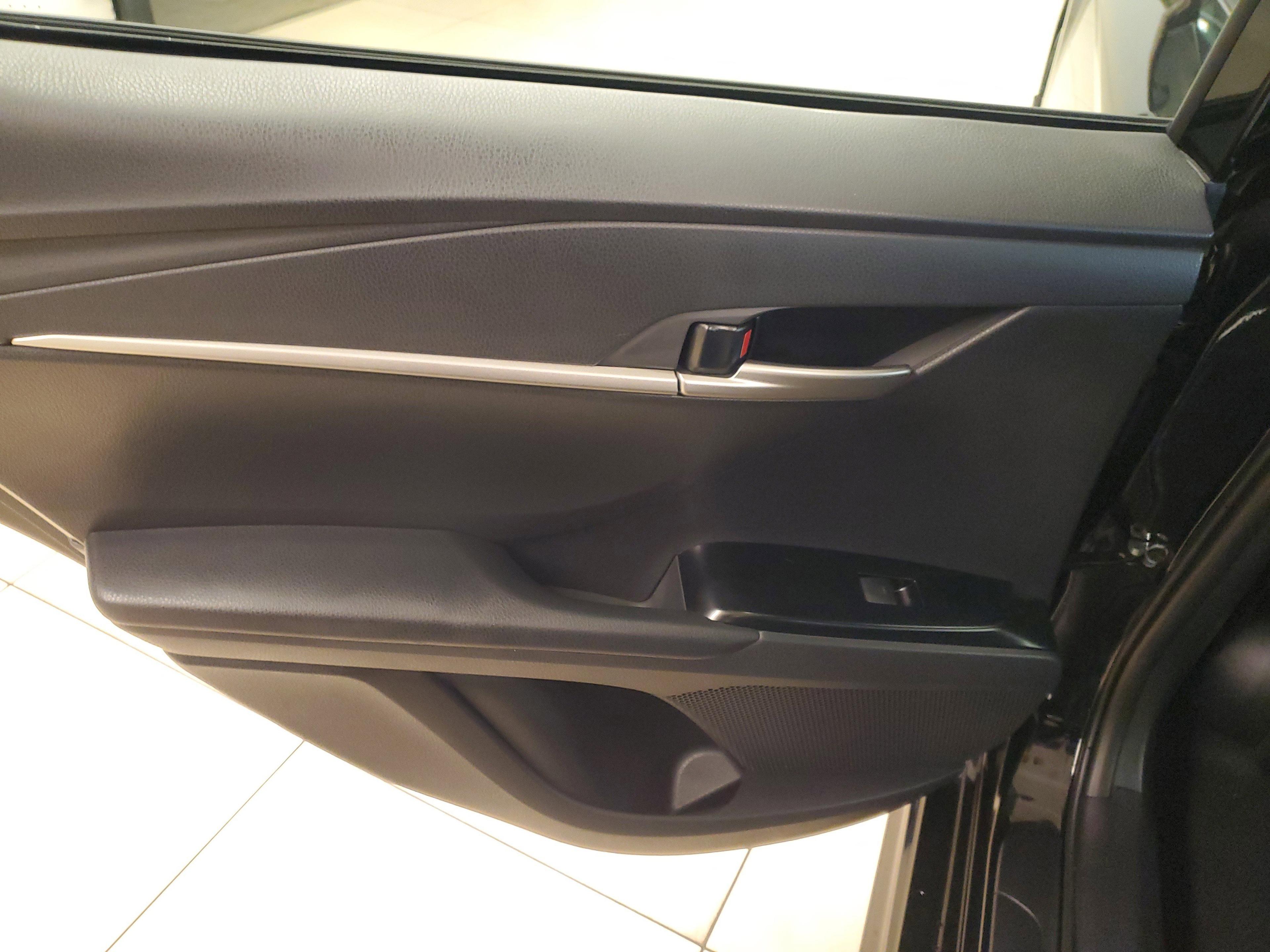 Toyota Camry Se Fwd - Thumbnail 14