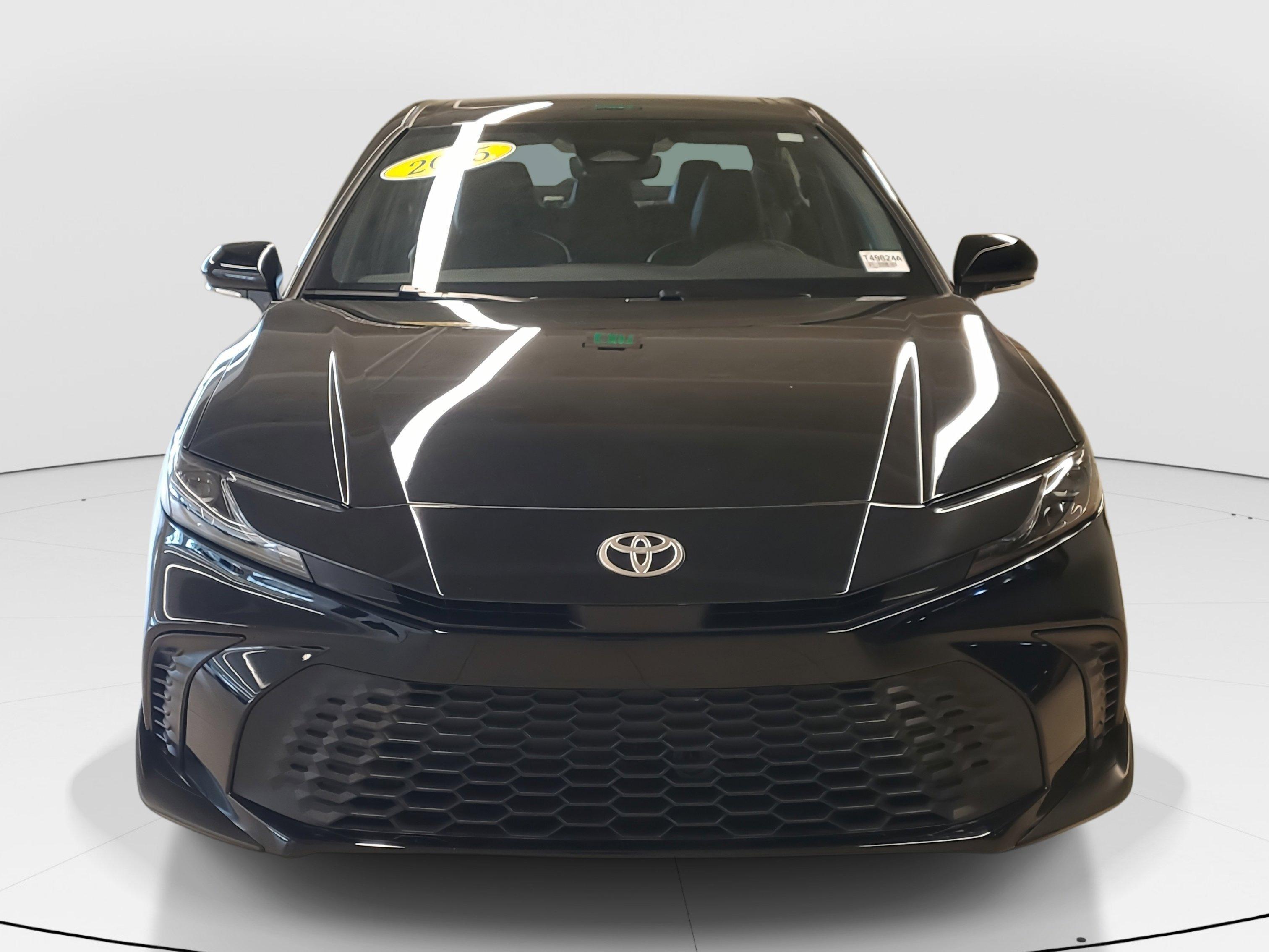 Toyota Camry Se Fwd - Thumbnail 3