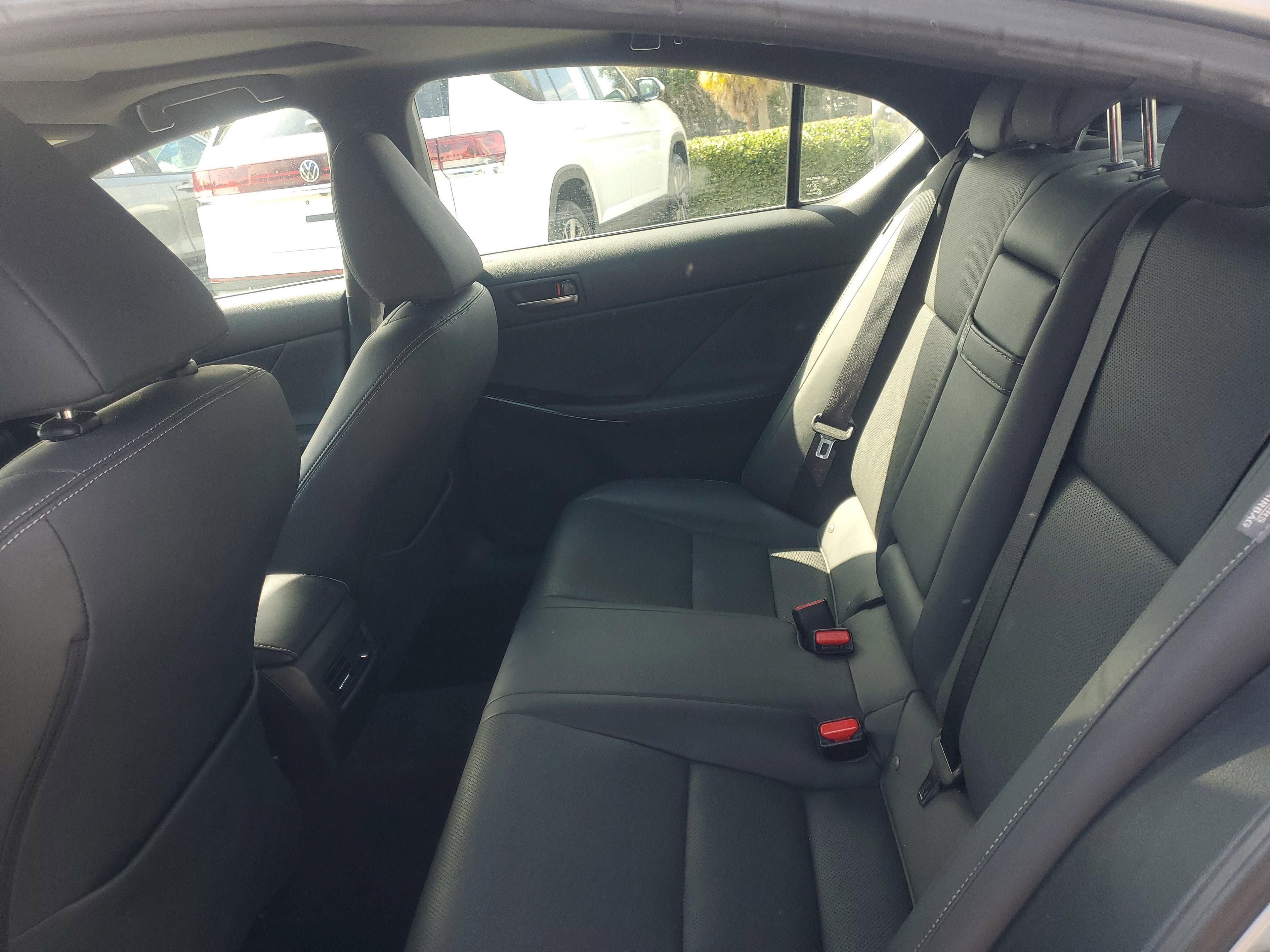 Lexus Is 300 Rwd - Thumbnail 11