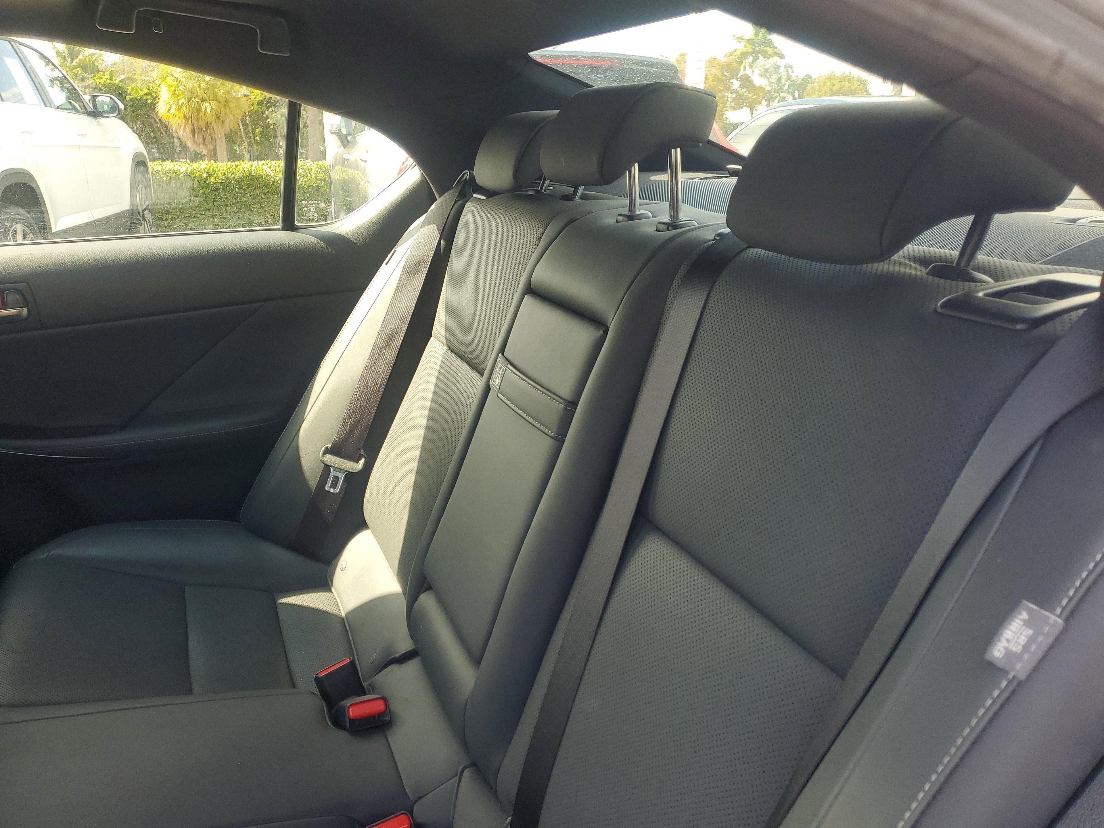 Lexus Is 300 Rwd - Thumbnail 13