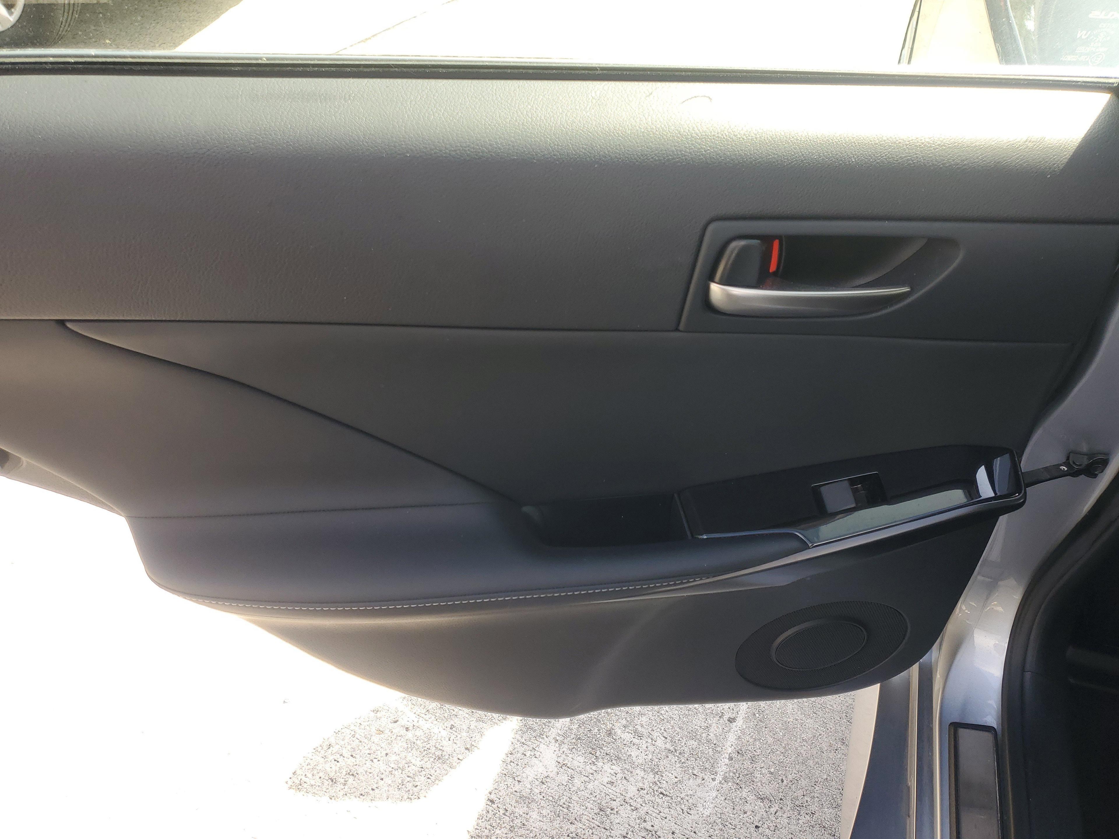 Lexus Is 300 Rwd - Thumbnail 14