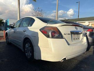 Nissan Altima - Thumbnail 4