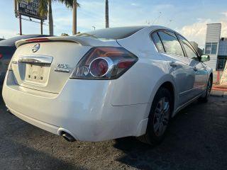 Nissan Altima - Thumbnail 5