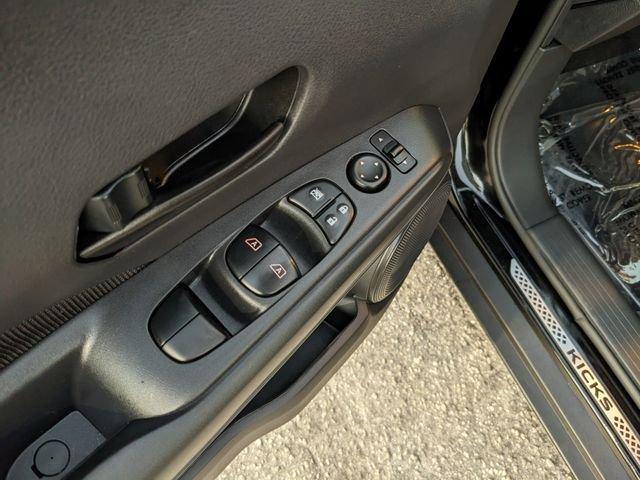 Nissan Kicks Play S - Thumbnail 17