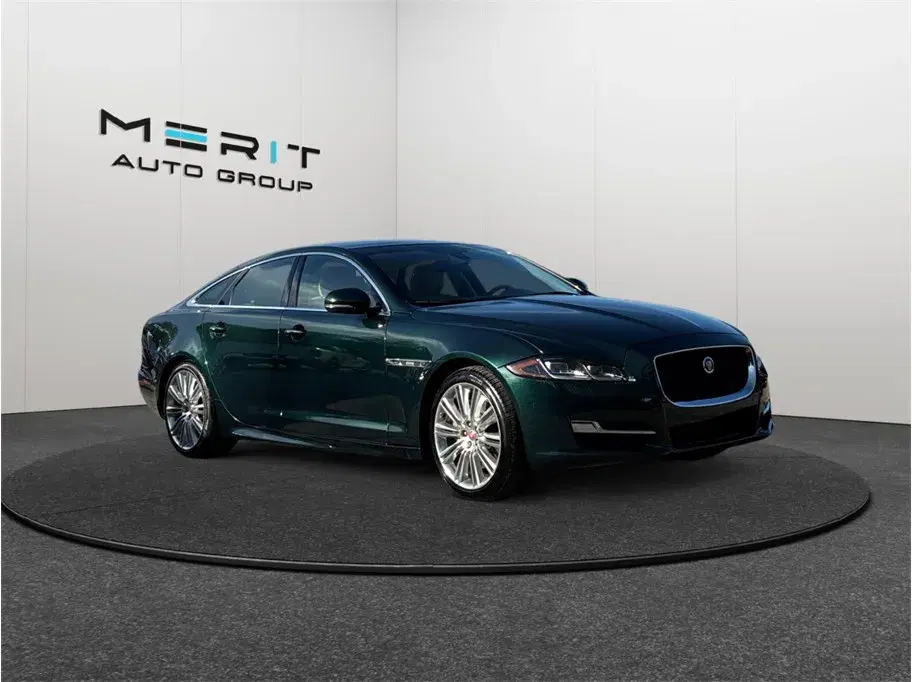 Jaguar Xj R-Sport Sedan 4D - View 1