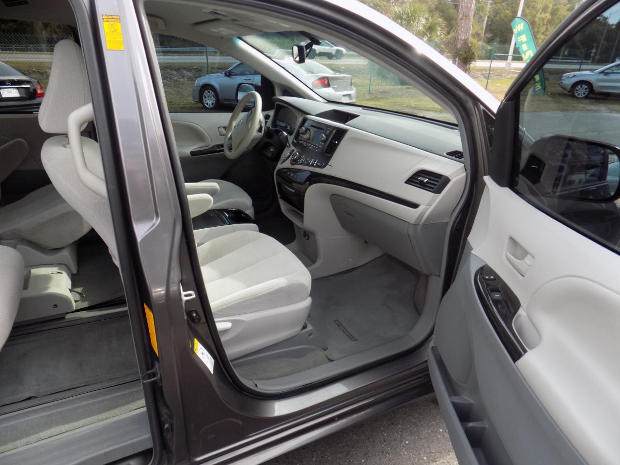 Toyota Siennale Fwd 8-Passenger V6 - Thumbnail 7