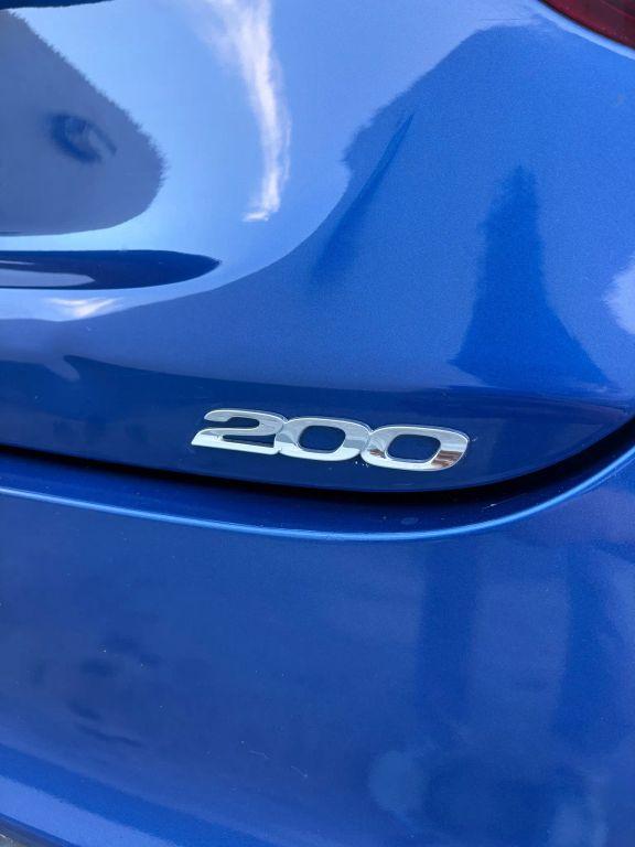Chrysler 200 - Thumbnail 12