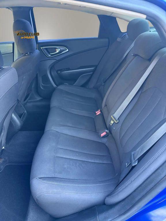 Chrysler 200 - Thumbnail 16