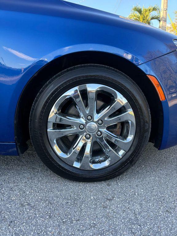 Chrysler 200 - Thumbnail 11