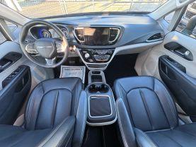 Chrysler Pacifica - Thumbnail 12