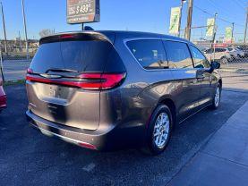 Chrysler Pacifica - Thumbnail 7