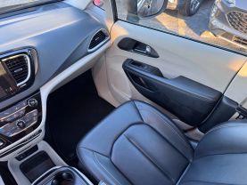 Chrysler Pacifica - Thumbnail 11