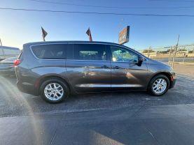 Chrysler Pacifica - Thumbnail 6