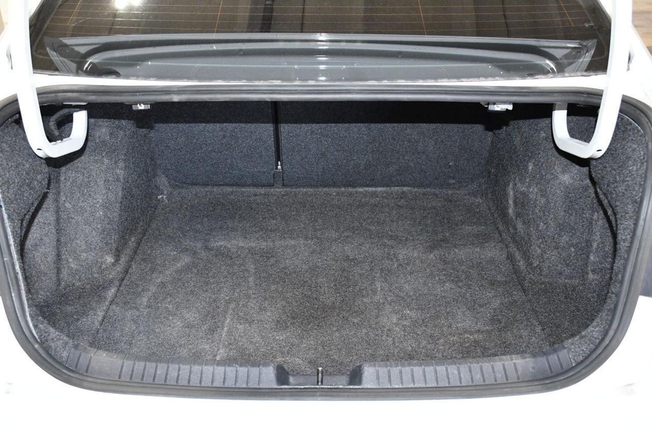 Volkswagen Jetta - Thumbnail 19