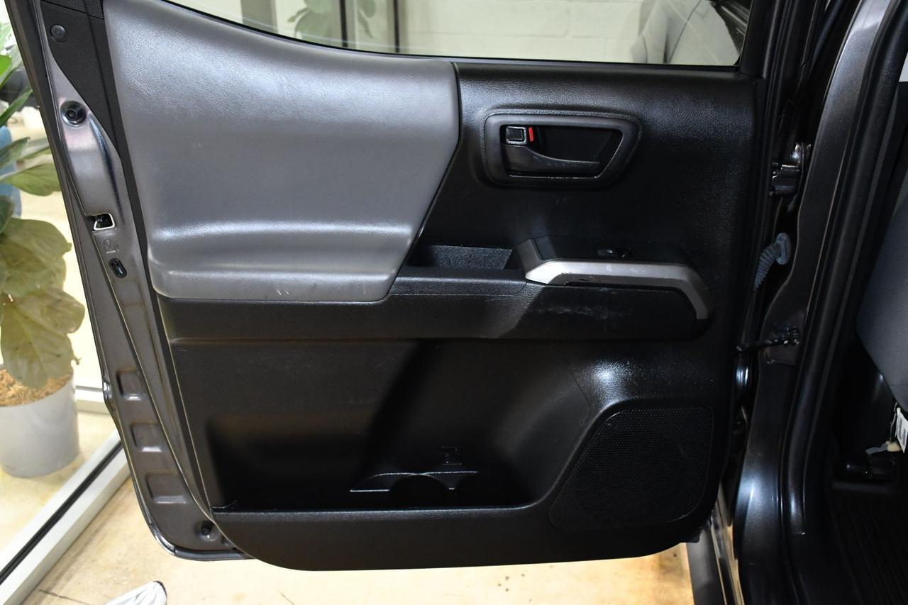 Toyota Tacoma - Thumbnail 18