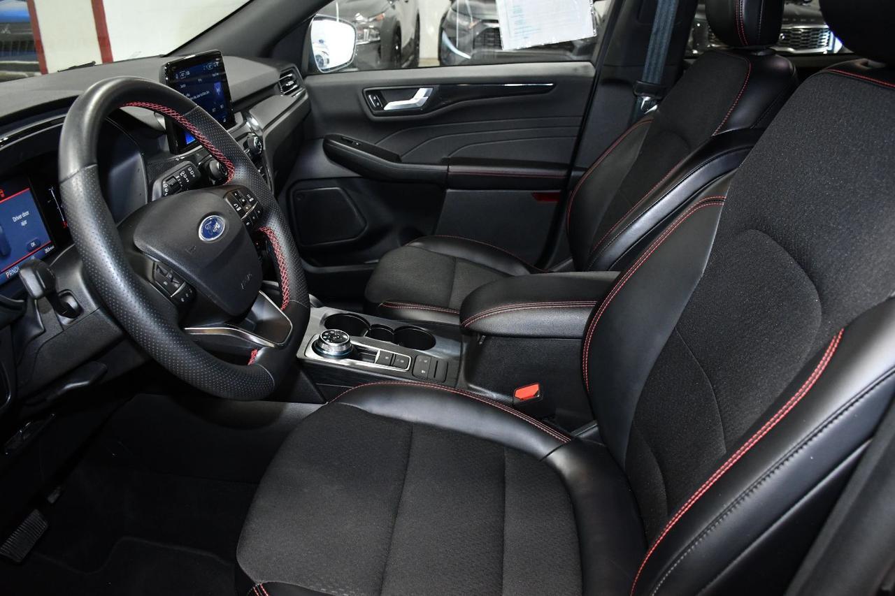 Ford Escape - Thumbnail 15