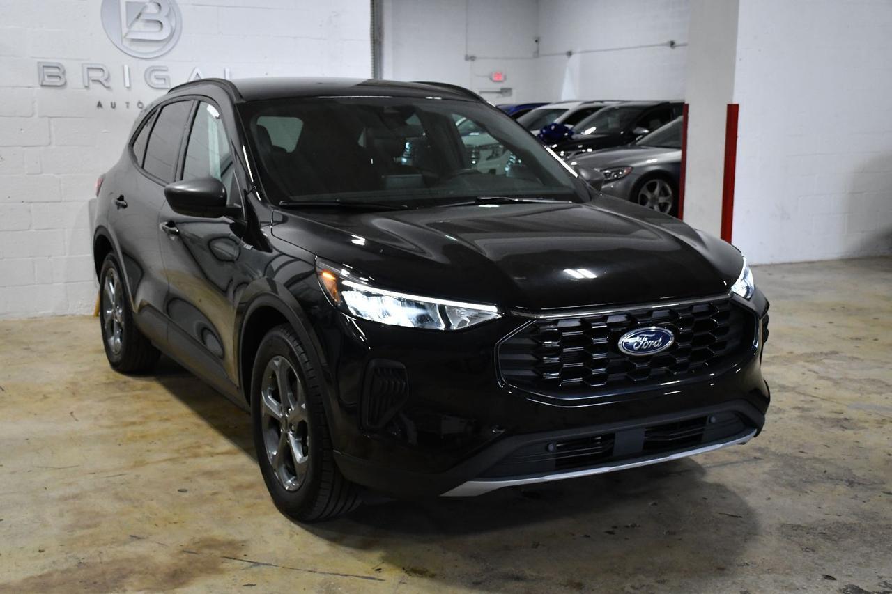 Ford Escape - Thumbnail 3