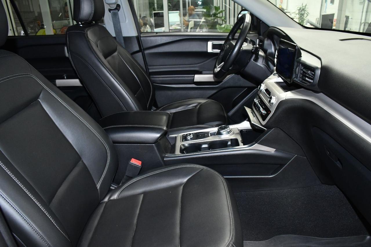 Ford Explorer - Thumbnail 16