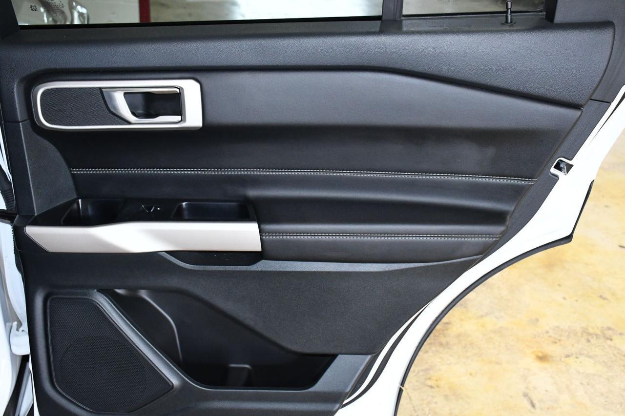 Ford Explorer - Thumbnail 15