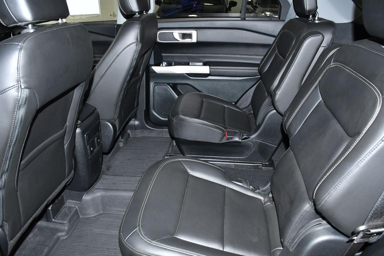 Ford Explorer - Thumbnail 10