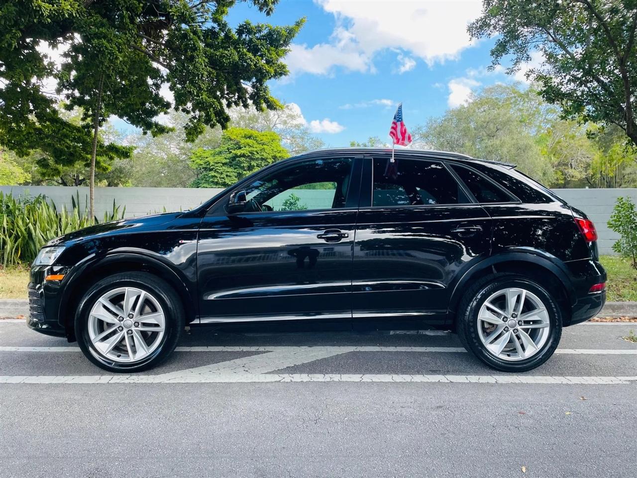 Audi Q3 - Thumbnail 3