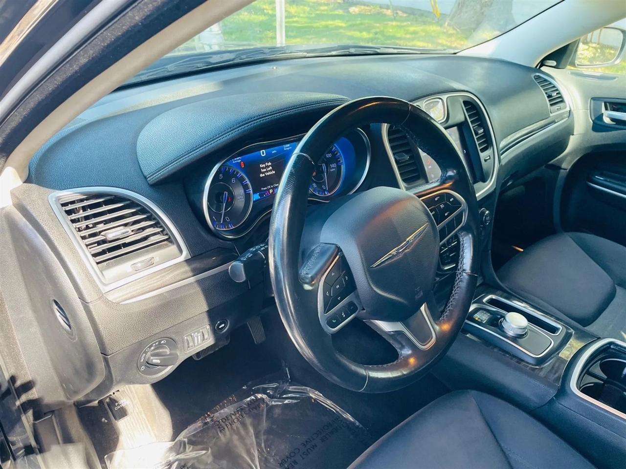 Chrysler 300 - Thumbnail 12