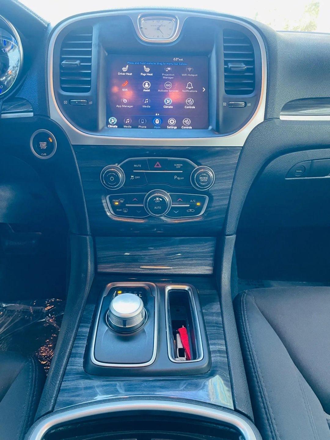 Chrysler 300 - Thumbnail 15