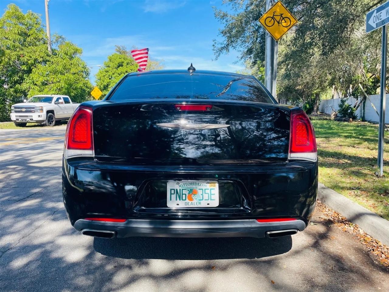 Chrysler 300 - Thumbnail 5