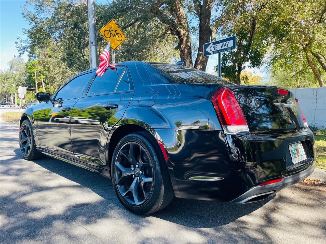 Chrysler 300 - Thumbnail 4