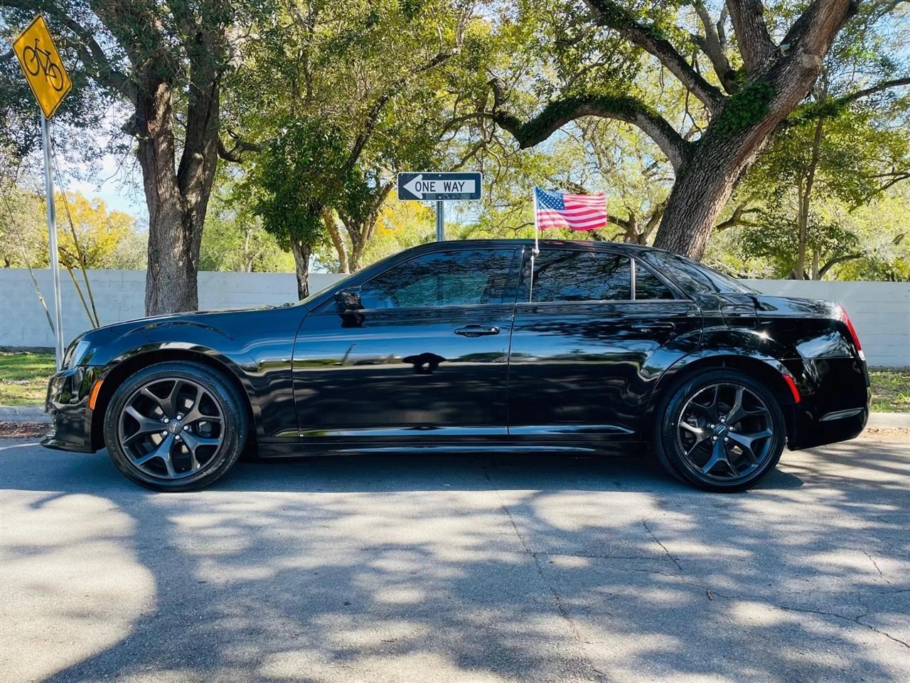 Chrysler 300 - Thumbnail 3