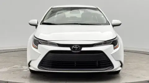 Toyota Corolla Le - Thumbnail 3