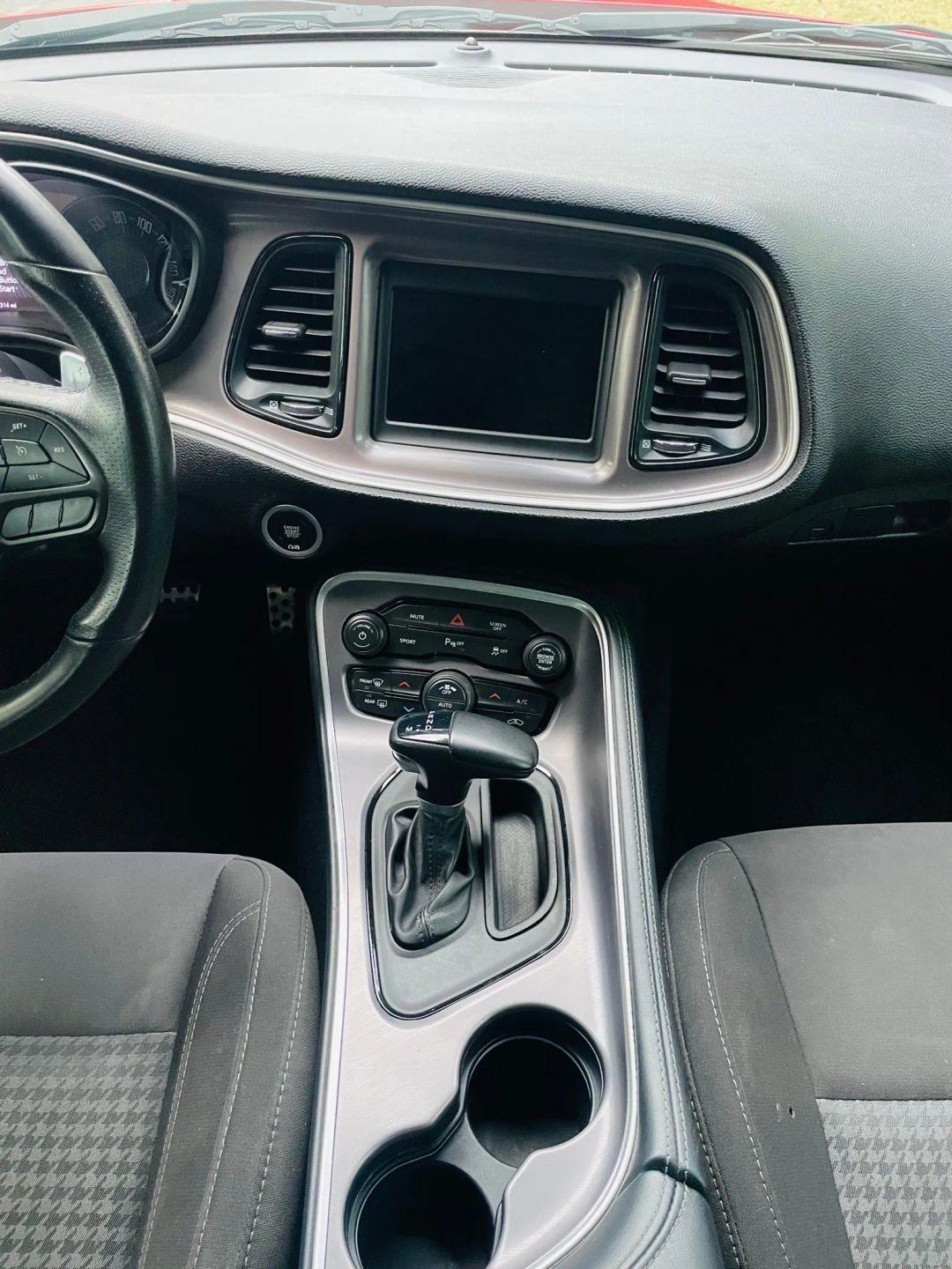 Dodge Challenger - Thumbnail 14