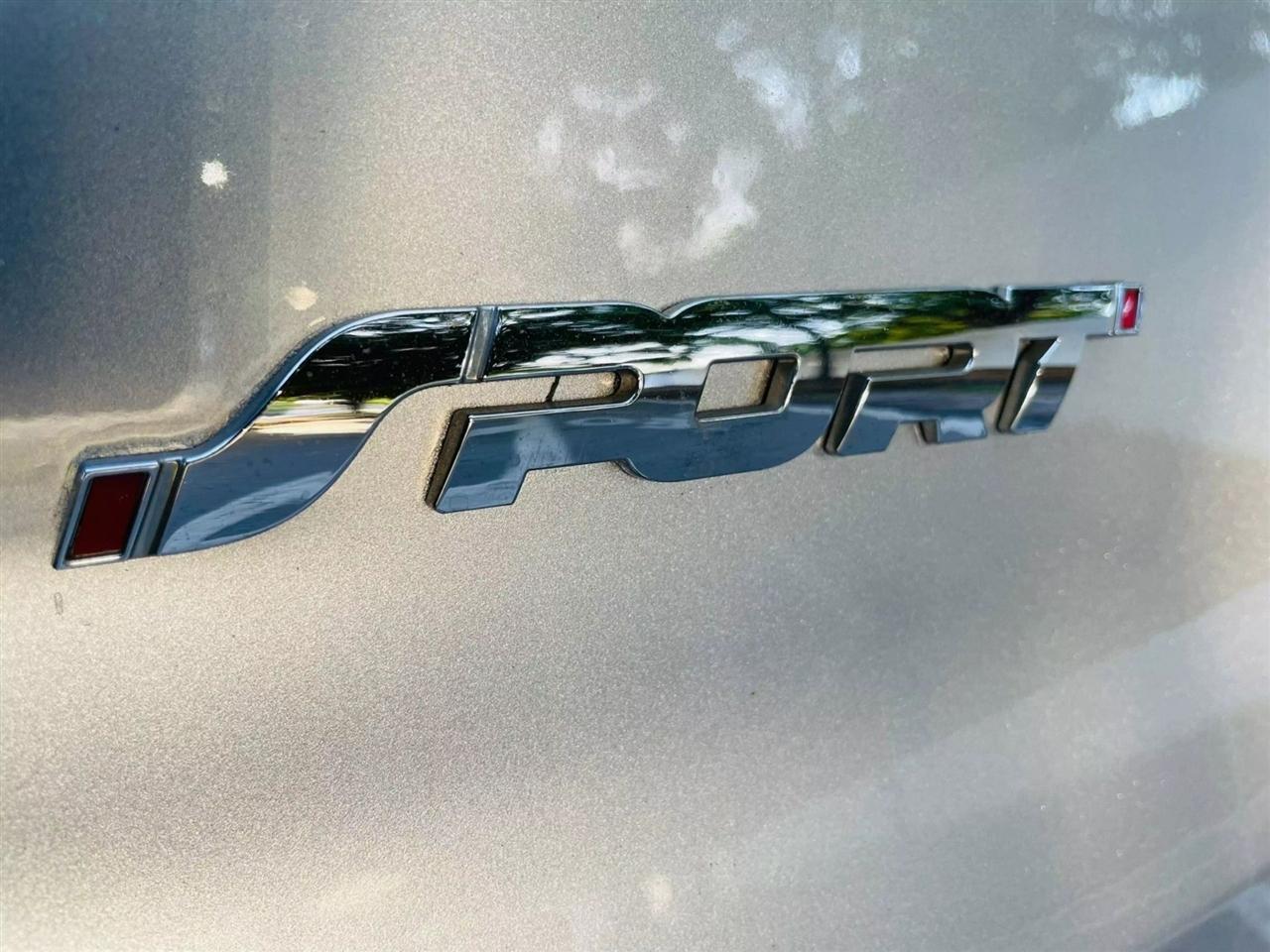 Ford Explorer - Thumbnail 17