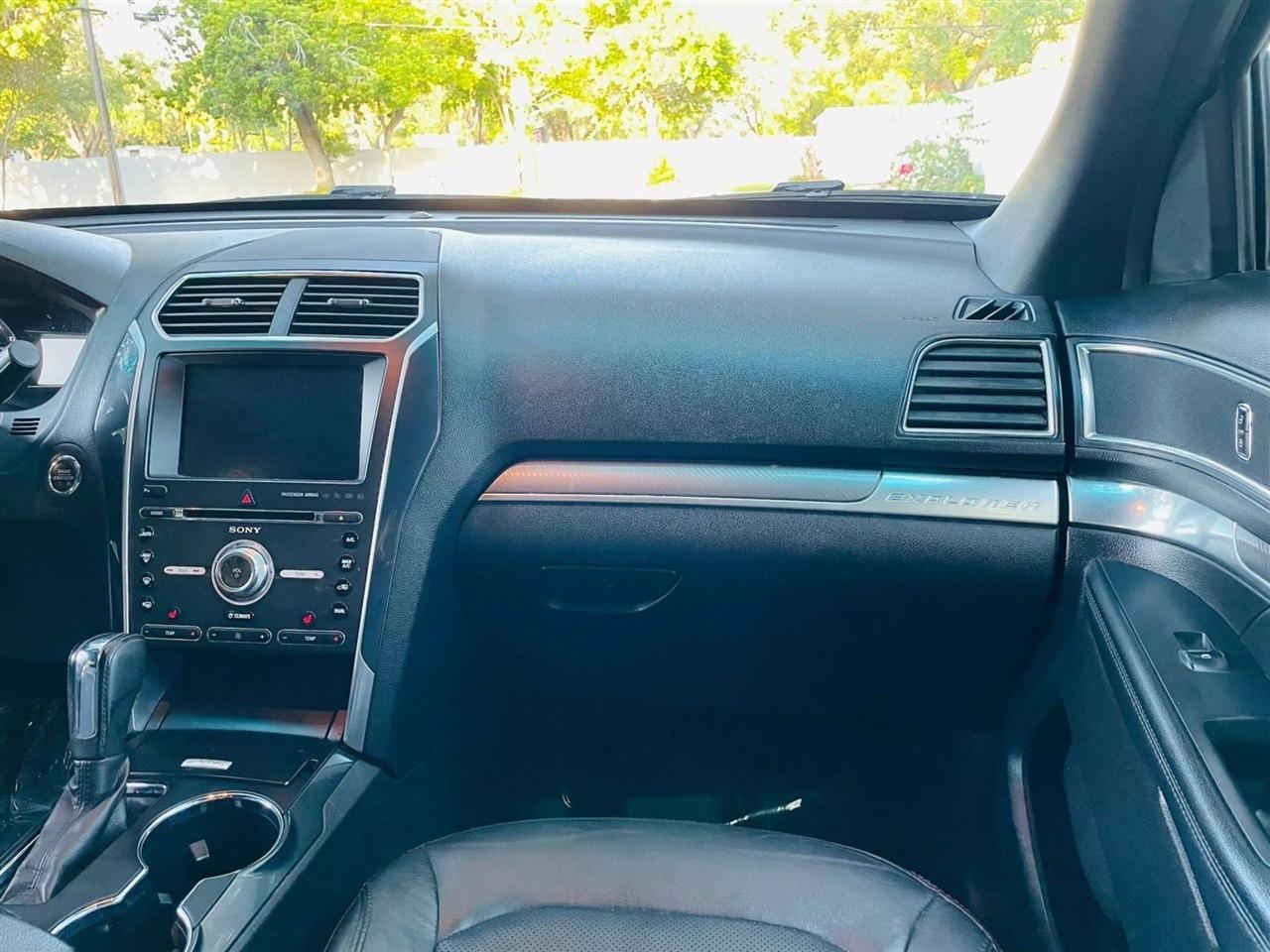 Ford Explorer - Thumbnail 14