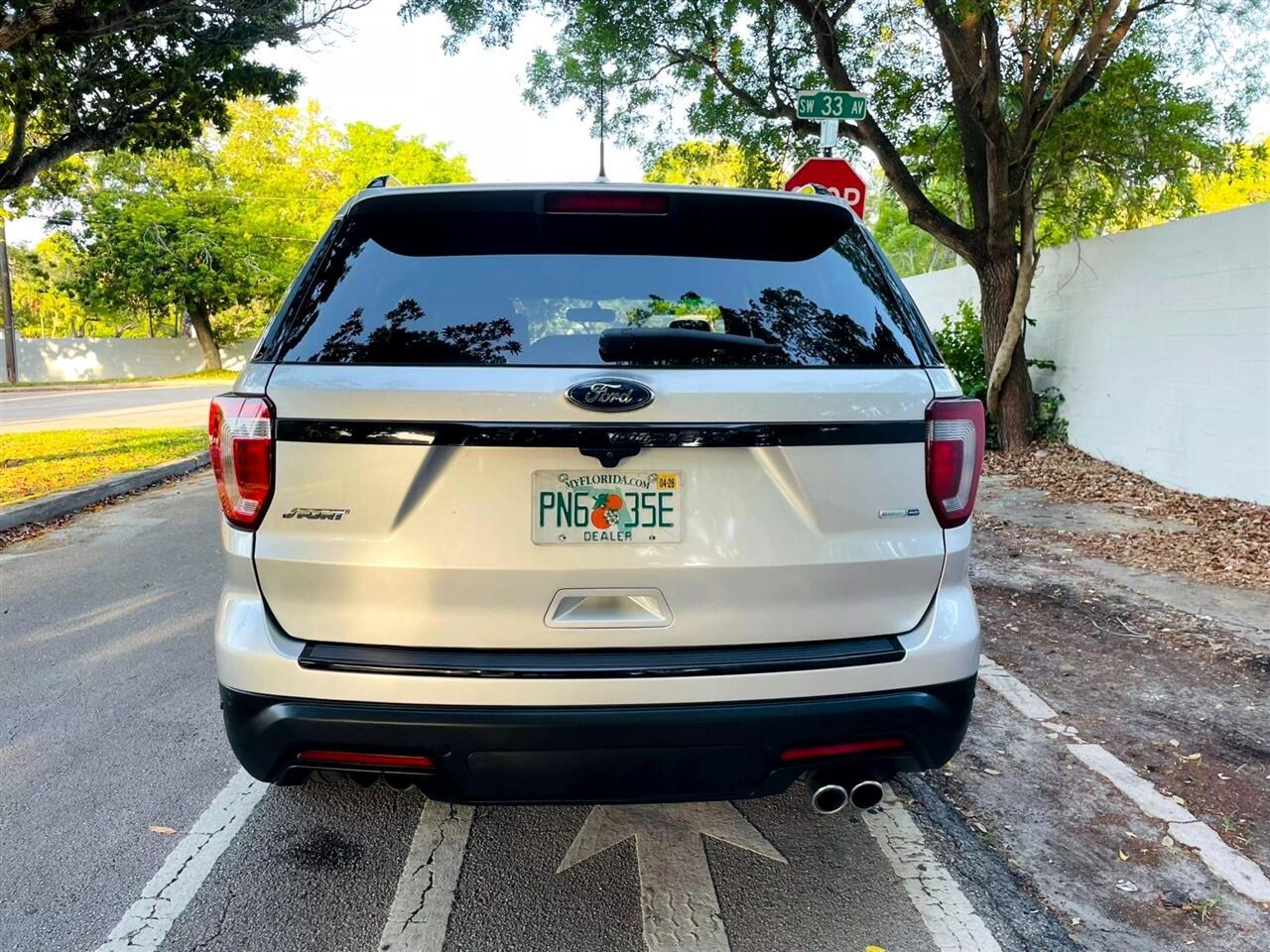 Ford Explorer - Thumbnail 5