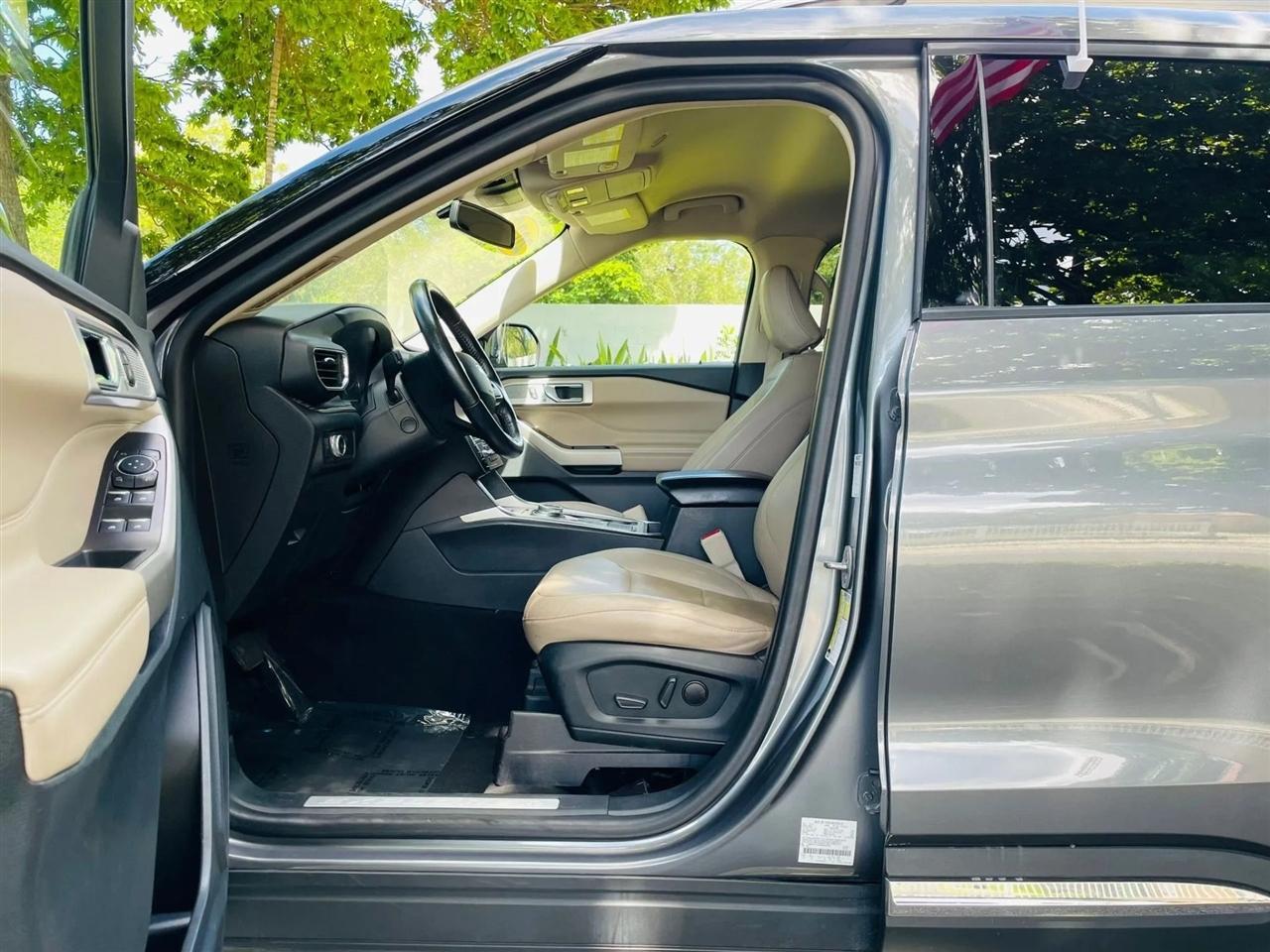 Ford Explorer - Thumbnail 10