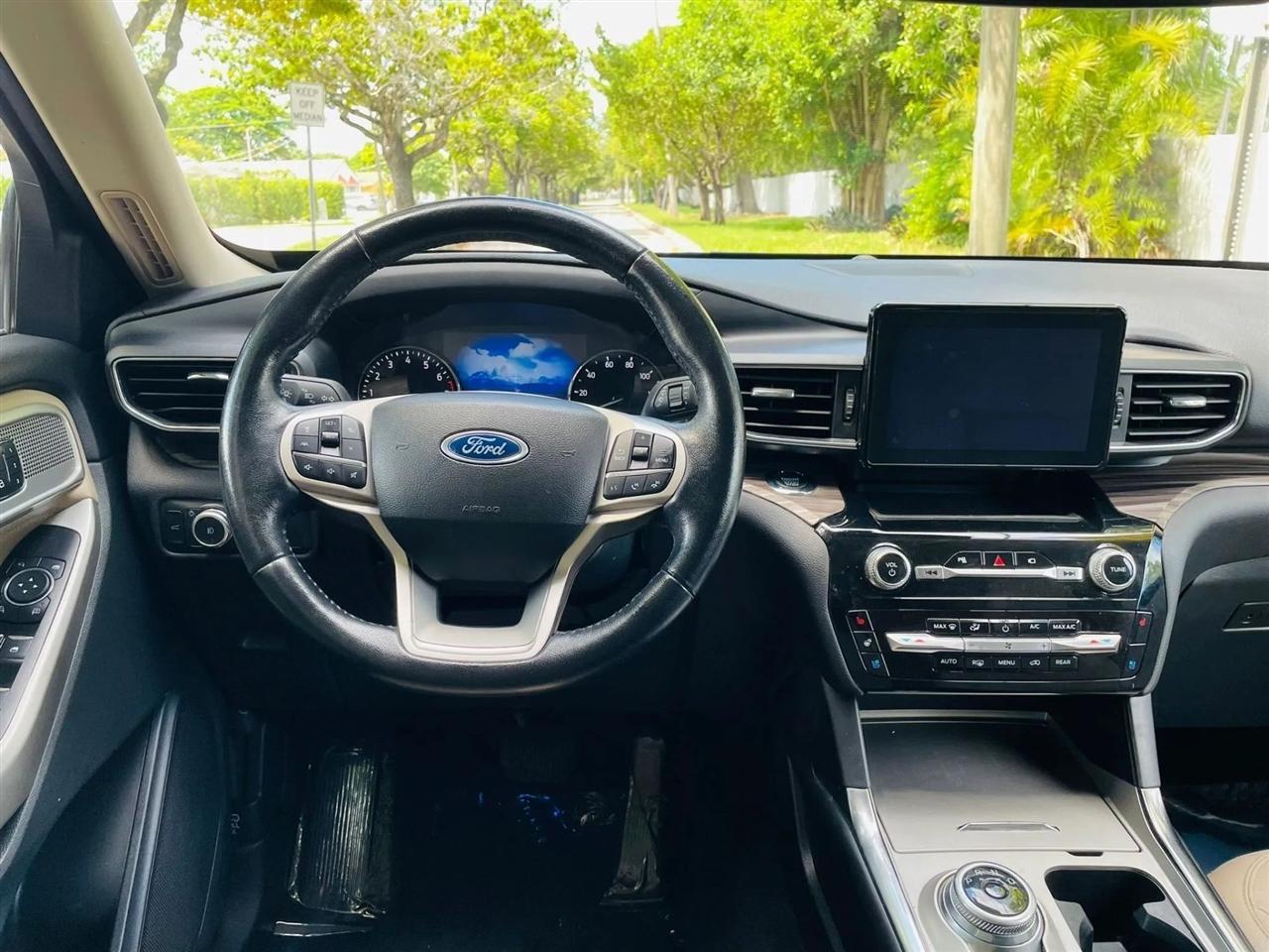 Ford Explorer - Thumbnail 13