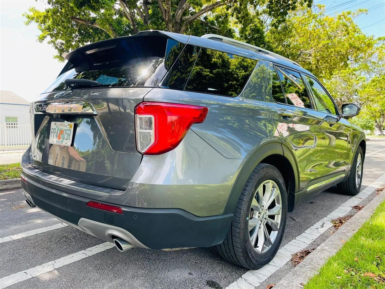 Ford Explorer - Thumbnail 6