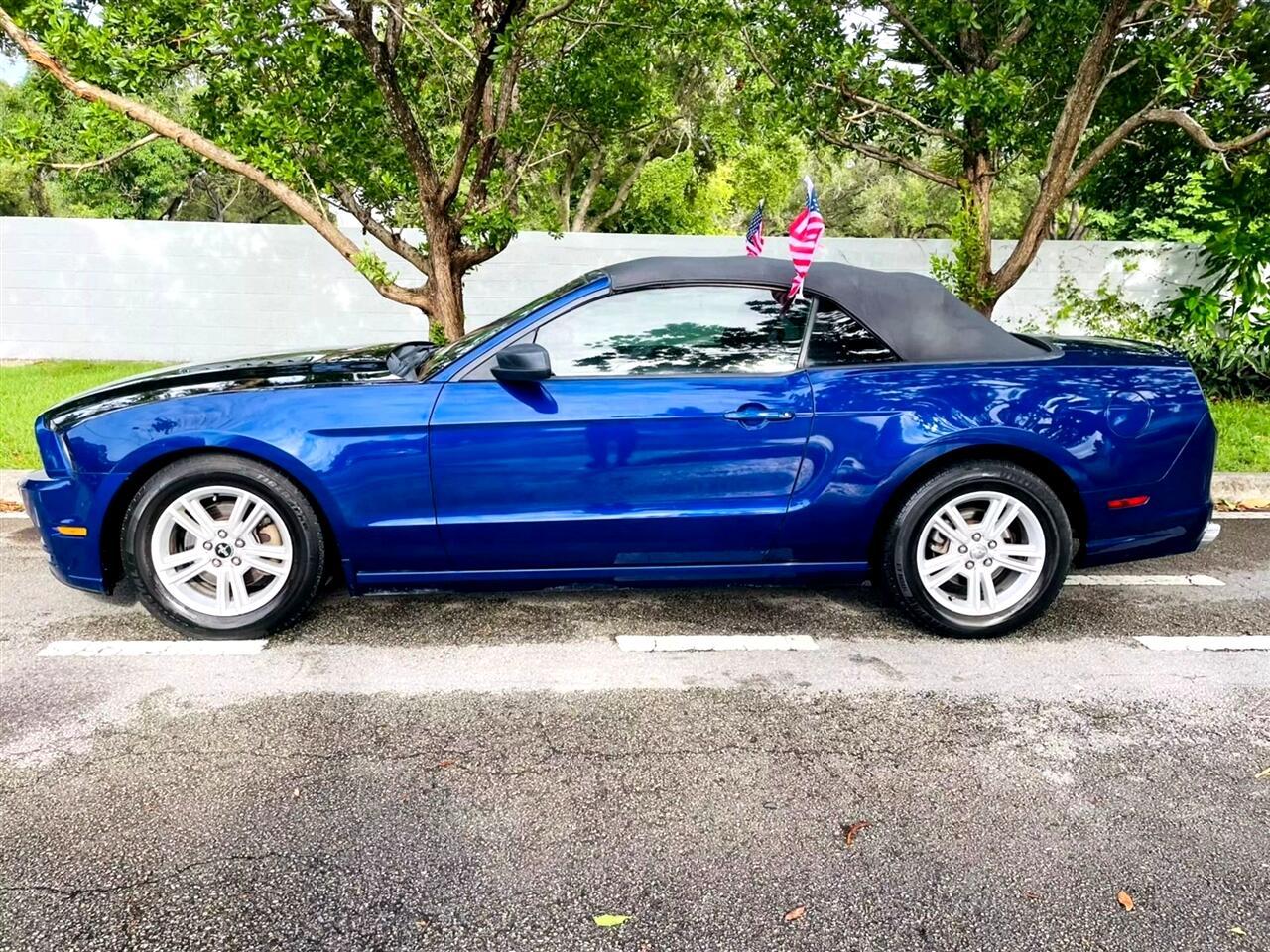 Ford Mustang - Thumbnail 3