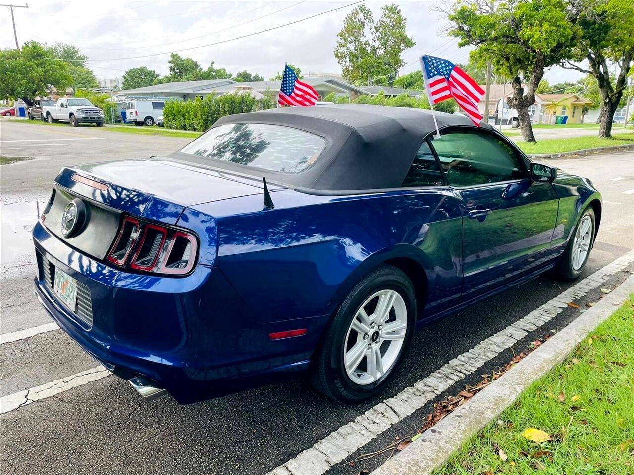 Ford Mustang - Thumbnail 6