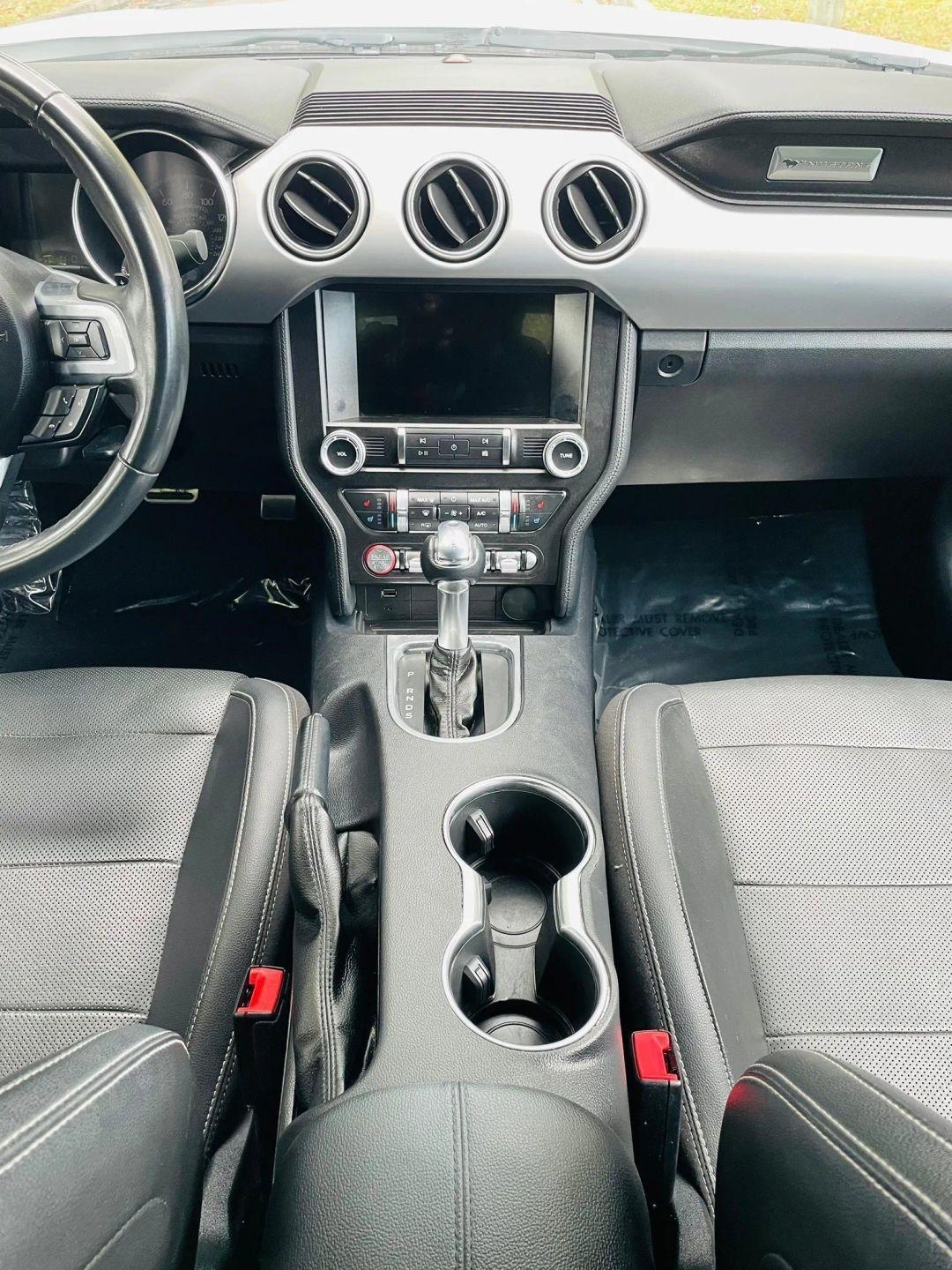 Ford Mustang - Thumbnail 14